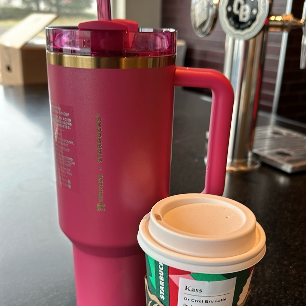 SOLD 🔥 Starbucks x Stanley 40oz